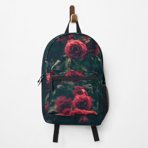 Artikelvorschau, Rote Rosen im Garten entworfen und verkauft von KavishJ.