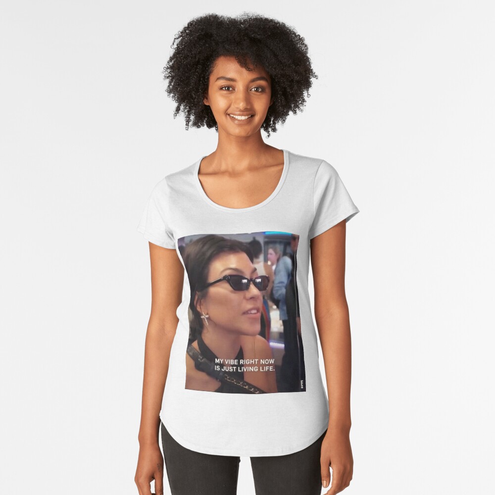 Aperçu de l'œuvre T-shirt premium échancré créée et vendue par emcoe.