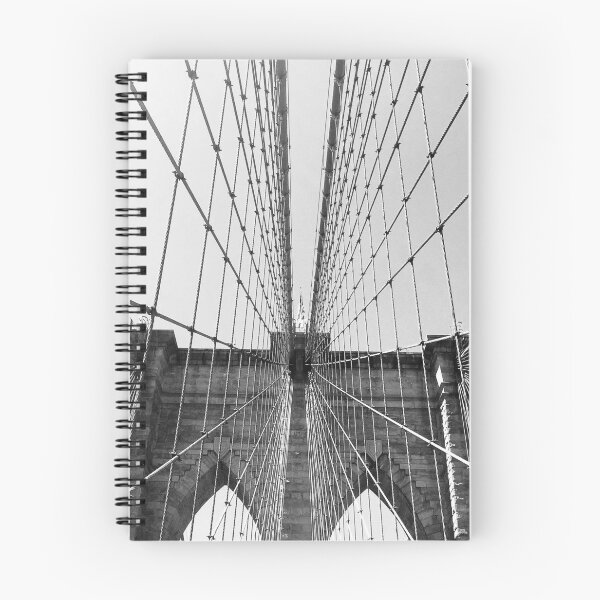 Artikelvorschau, BROOKLYN BRIDGE - NAHAUFNAHME - IN SCHWARZWEISS entworfen und verkauft von Teresa Chipperfield.