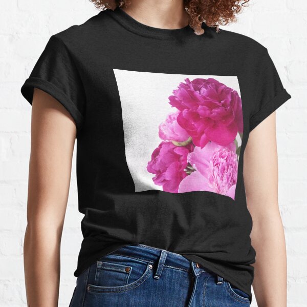 Aperçu de l'œuvre Pivoines roses en pleine floraison créée et vendue par Wabi Tabby.
