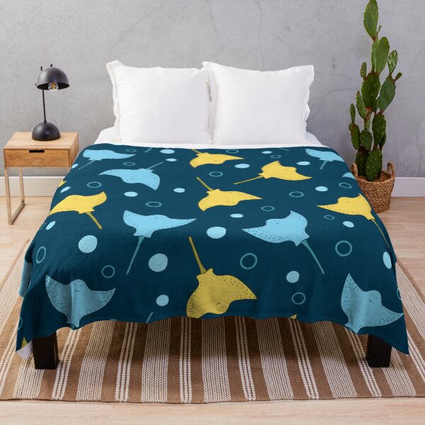 Vista previa del artículo con la obra «Patrón de Stingray sobre fondo azul oscuro», diseñado y vendido por GulArt.