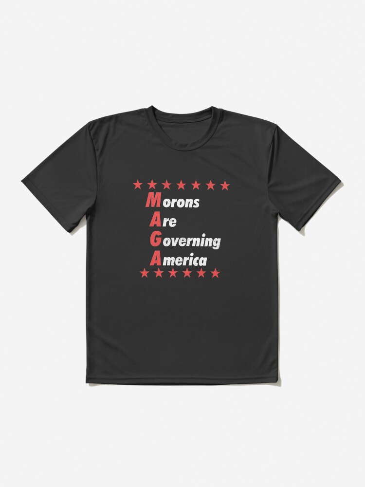 Imagen 2 de 7, Camiseta deportiva con la obra MAGA | Imbécil que gobierna América, diseñada y vendida por 8645th.