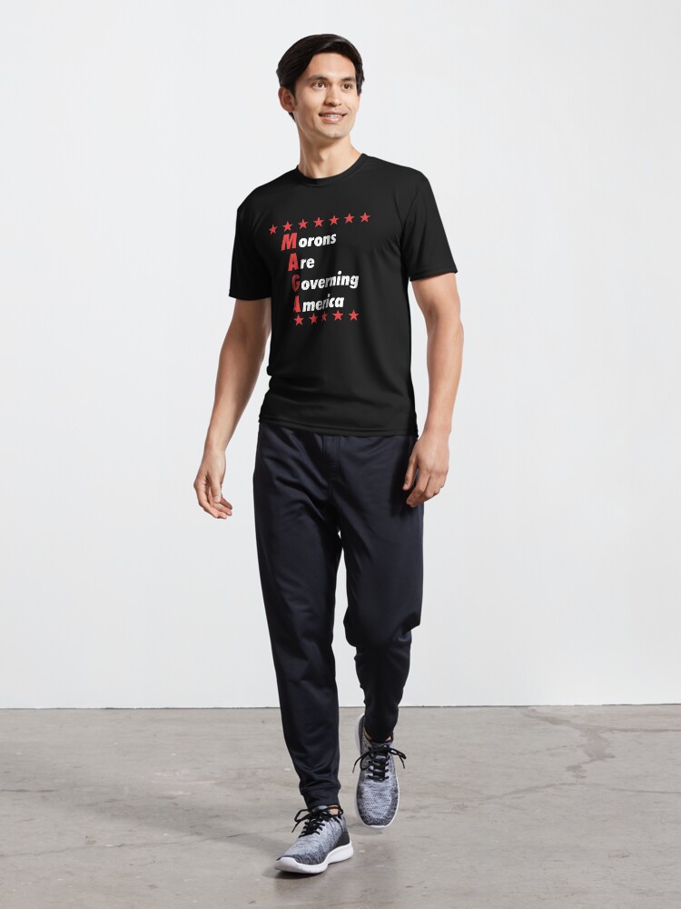 Imagen 5 de 7, Camiseta deportiva con la obra MAGA | Imbécil que gobierna América, diseñada y vendida por 8645th.