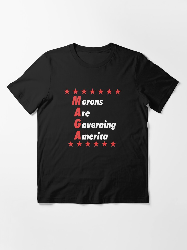 Imagen 3 de 7, Camiseta esencial con la obra MAGA | Imbécil que gobierna América, diseñada y vendida por 8645th.