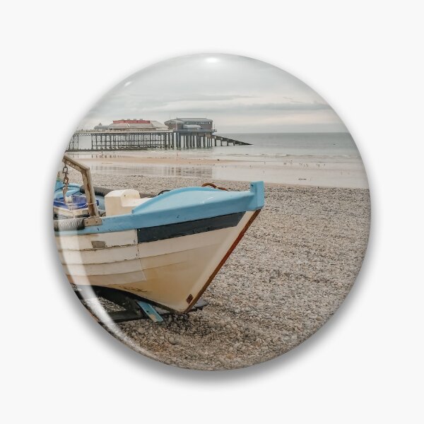 Artikelvorschau, Traditional crab fishing boat on Cromer beach  entworfen und verkauft von yackers1.