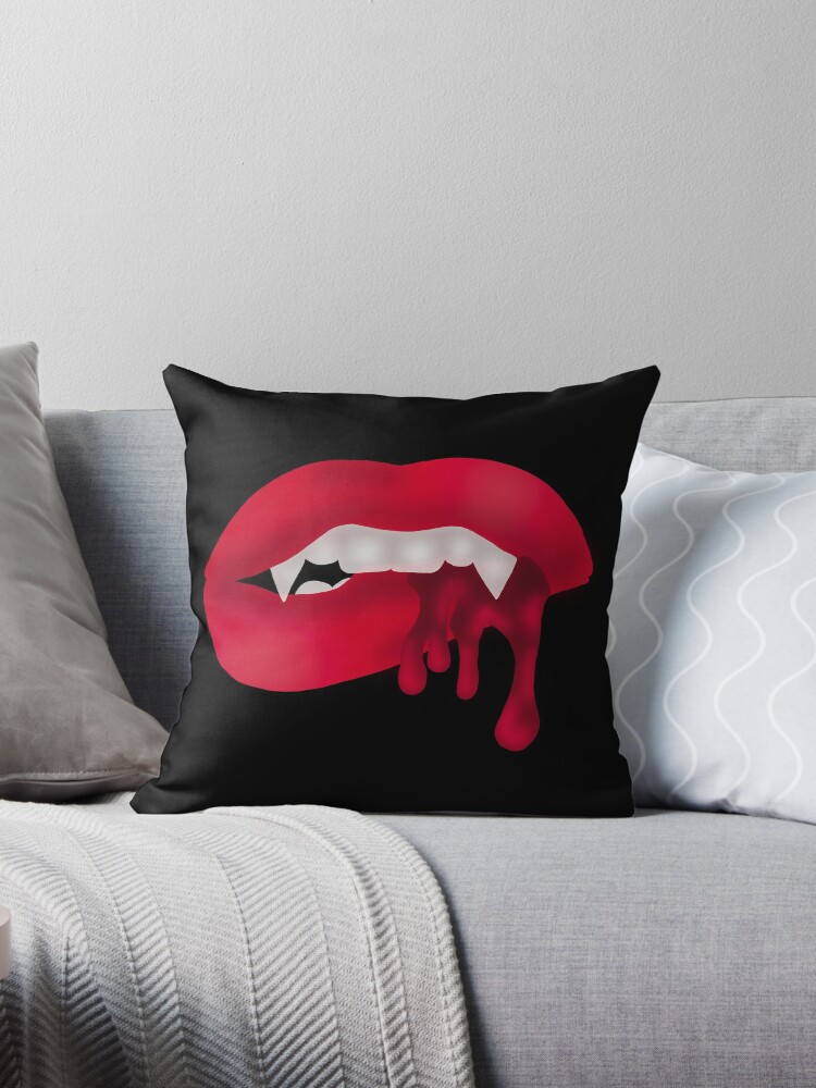 Coussin for Sale avec l'œuvre « Vampire dents crocs sang sourire bouche »  de l'artiste maiawright-art
