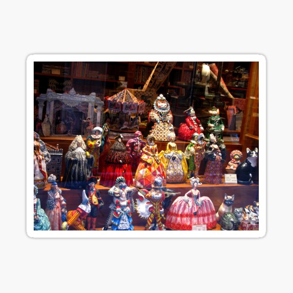 Aperçu de l'œuvre Vitrine de figurines en papier mâché - Venise, Italie créée et vendue par Marilyn Harris.