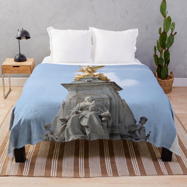 Item preview, London queen statue designed and sold by Florence O’Brien.