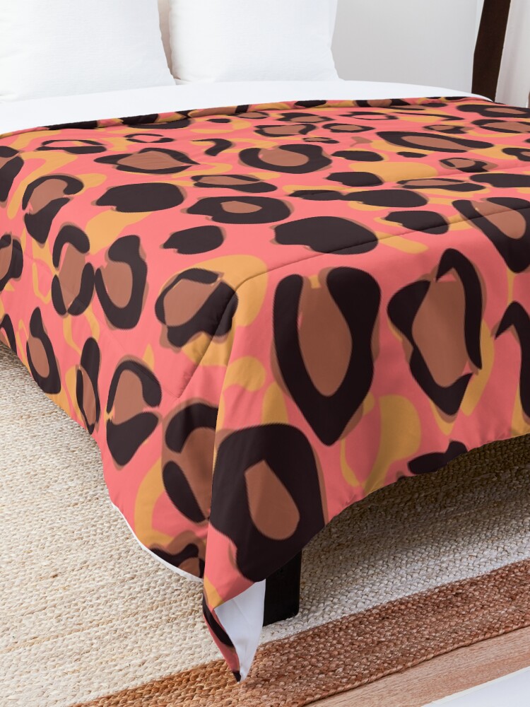 "Pink Cheetah Print" Comforter by tredhayes12 Redbubble