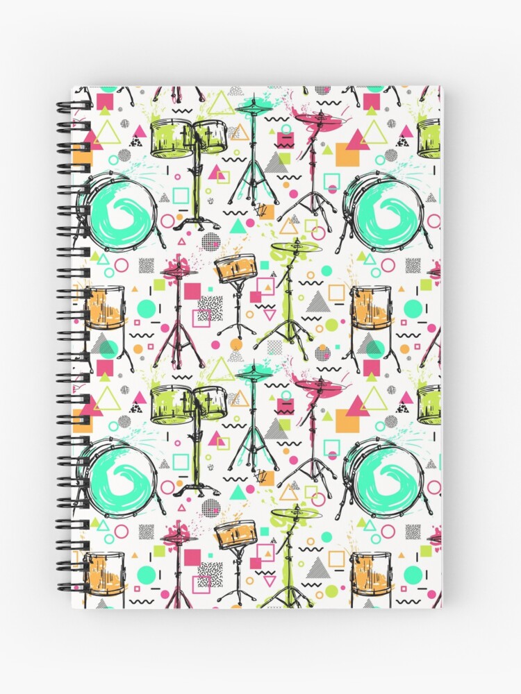 Cuaderno De Espiral Patron Sin Fisuras Con El Kit De Bateria Con Salpicaduras De Estilo De Acuarela Y Elementos Geometricos Decorativos Sobre Fondo Blanco Diseno Colorido Para Fiesta Retro En El Estilo