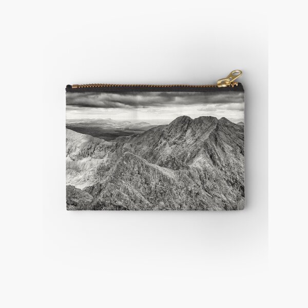 Artikelvorschau, Blick nach Norden entlang des Black Cuillin Ridge. entworfen und verkauft von Phillip Thornton.