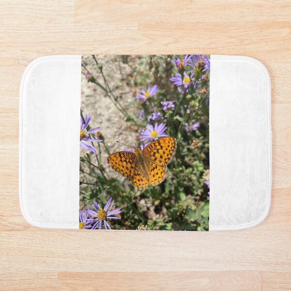 Artikelvorschau, Schmetterling auf einer Blume entworfen und verkauft von Kate15080.