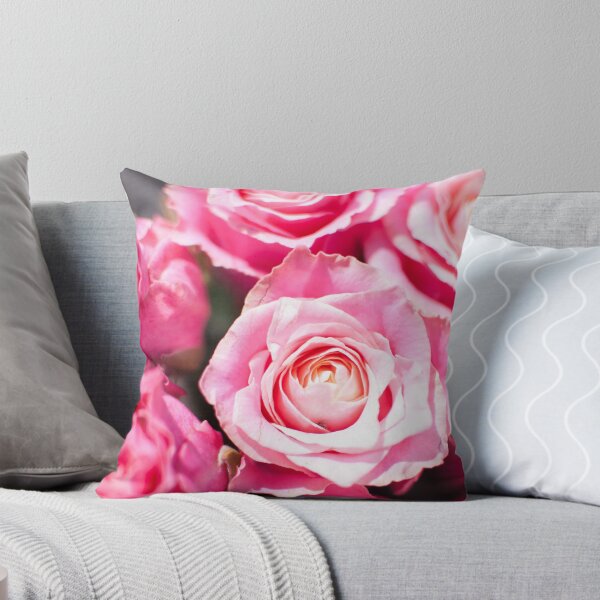 La vie en rose Throw Pillow