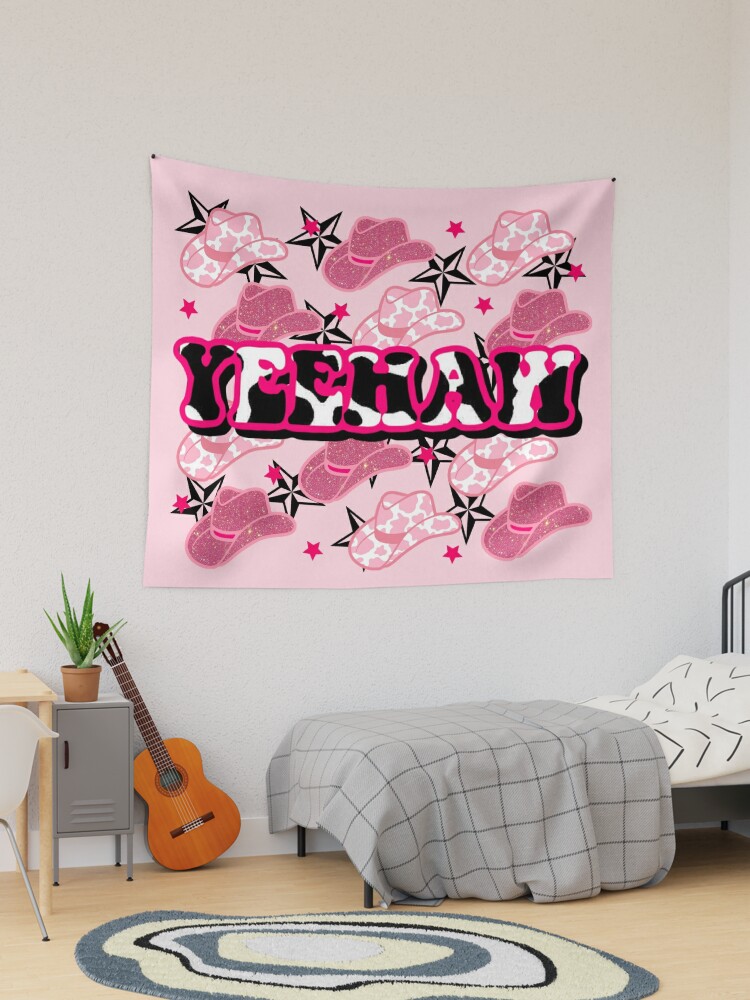 Wandbehang for Sale mit Yeehaw rosa Cowgirl Hüte von Julia Santos