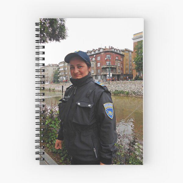 Artikelvorschau, Eine Polizistin in Sarajevo entworfen und verkauft von rasim1.