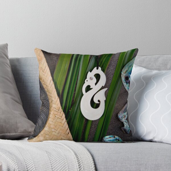 Artikel-Vorschau von NZ Maori Culture Theme - Knochen Manaia und Paua, designt und verkauft von Nicolette Neish.
