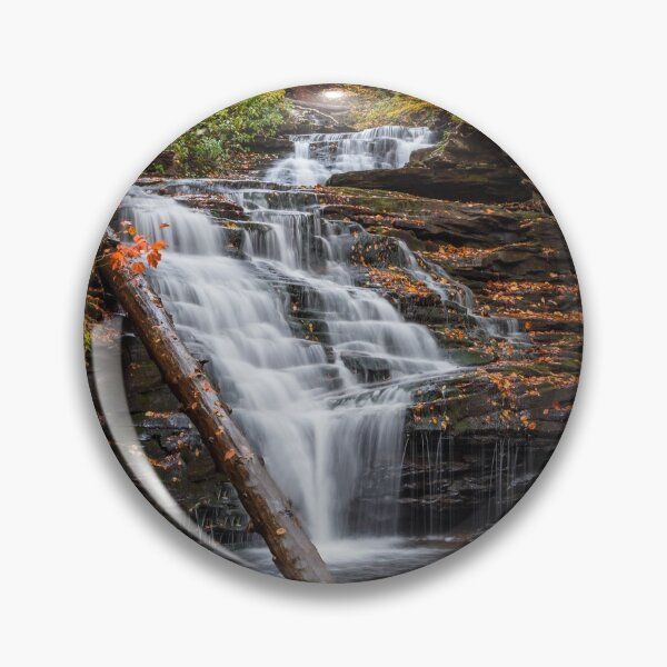 Artikelvorschau, Herbst Wasserfall Foto entworfen und verkauft von Michael Sharp.