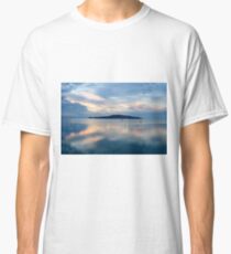 Floating Island, Isola Polvese, Lago Trasimeno, Umbria, Italy Classic T-Shirt