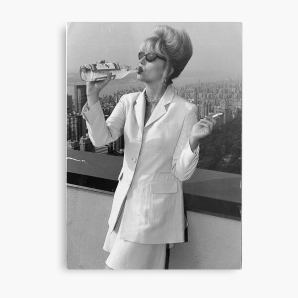 Aperçu de l'œuvre Patsy Stone noir et blanc créée et vendue par SpookyPieGuy.