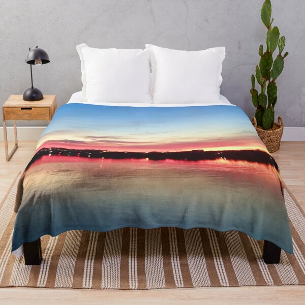 Artikelvorschau, Rot und Blauer Washington D.C. Sonnenuntergang entworfen und verkauft von NelBo.