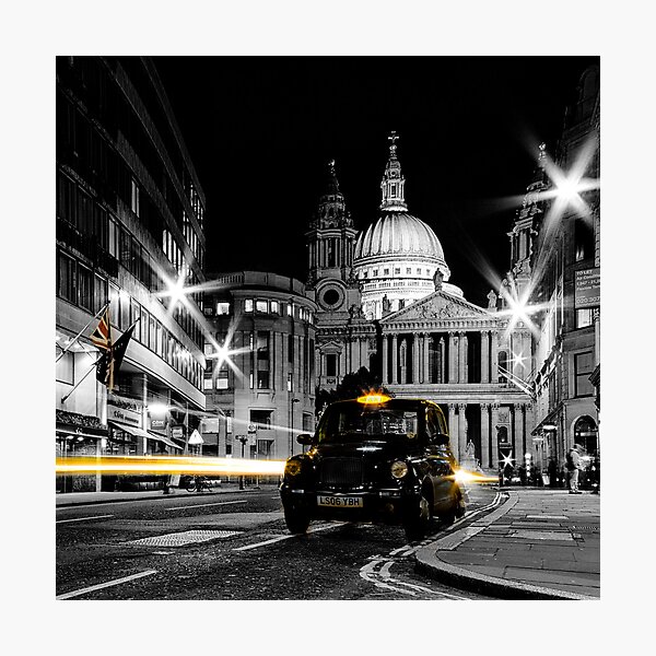 Aperçu de l'œuvre St Pauls Londres avec taxi noir créée et vendue par Ian Hufton.