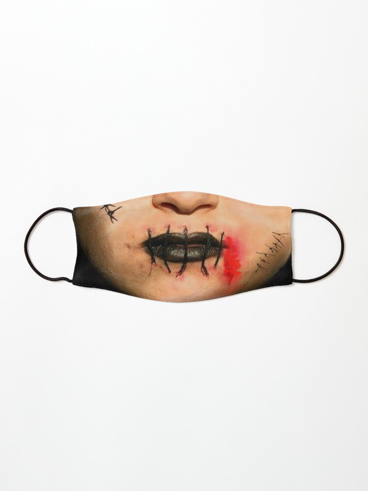 Masque for Sale avec l'œuvre « Bouche cousue » de l'artiste incarnations