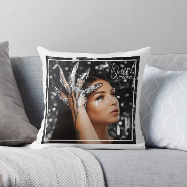 nakamura eva reine Coussin