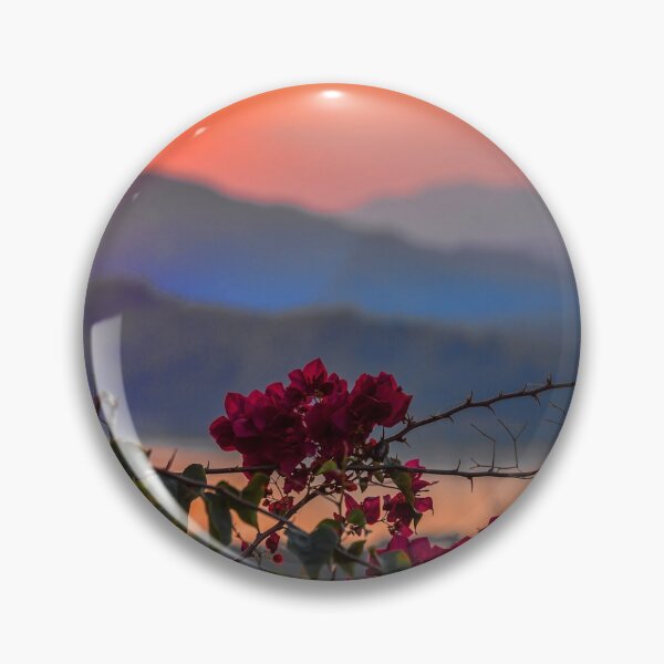 Artikelvorschau, Laos. Luang Prabang. Berg Phousi. Sonnenuntergang mit Bougainvillea. entworfen und verkauft von vadim19.