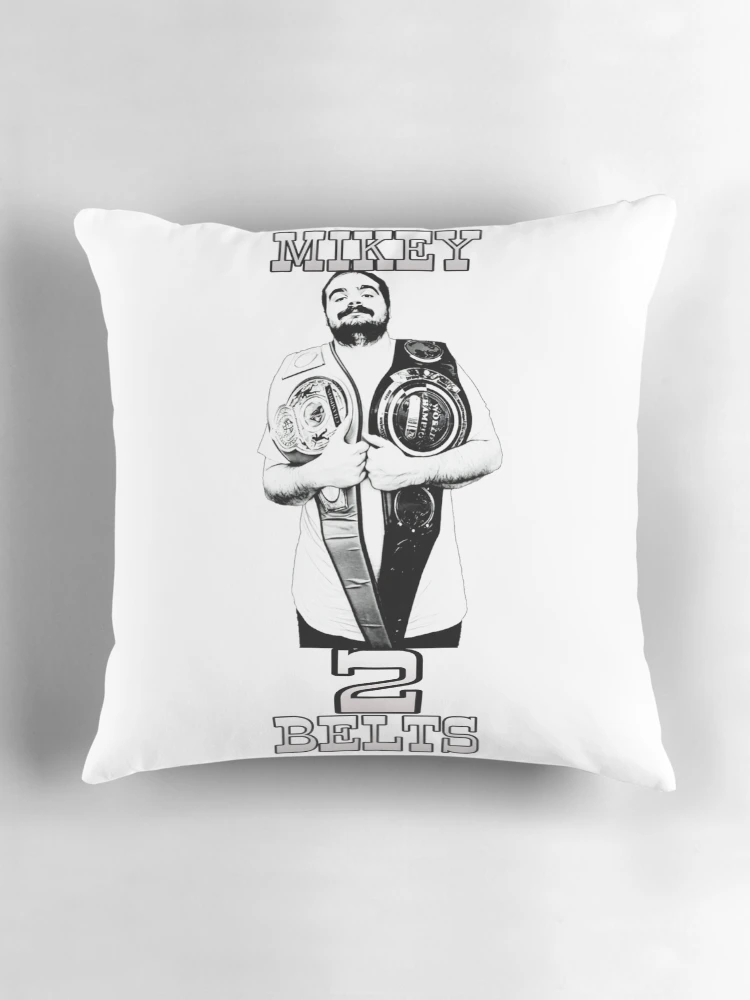 Aperçu 3 sur 4. Coussin avec l'œuvre Marchandise «Mikey 2 Belts» créée et vendue par Tennessee Backyard Wrestling.