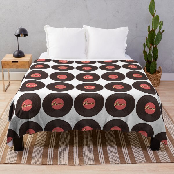 Aperçu de l'œuvre Disque vinyle Vintage Love avec fleurs épanouies créée et vendue par fluffeeair.