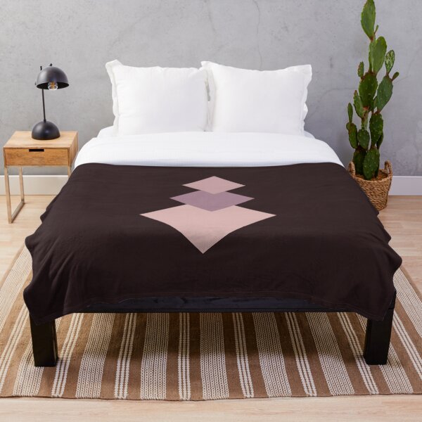 Artikelvorschau, Drei Dusky Pink Quadrate auf Burgund entworfen und verkauft von Silver-bee.