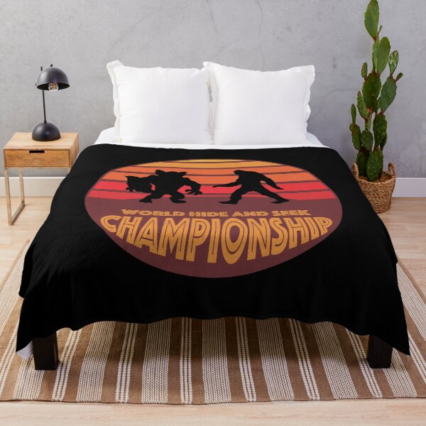 Artikelvorschau, Bigfoot gegen Werwolf World Hide and Seek Championship entworfen und verkauft von NoveltyMerch.