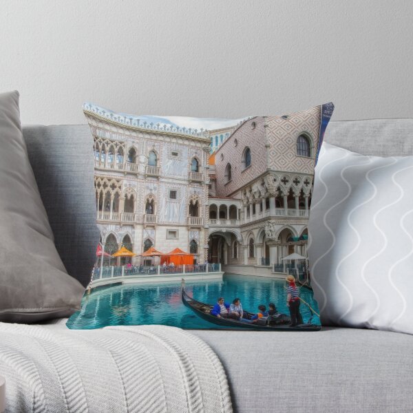 Venetian hotel 2025 bed pillows