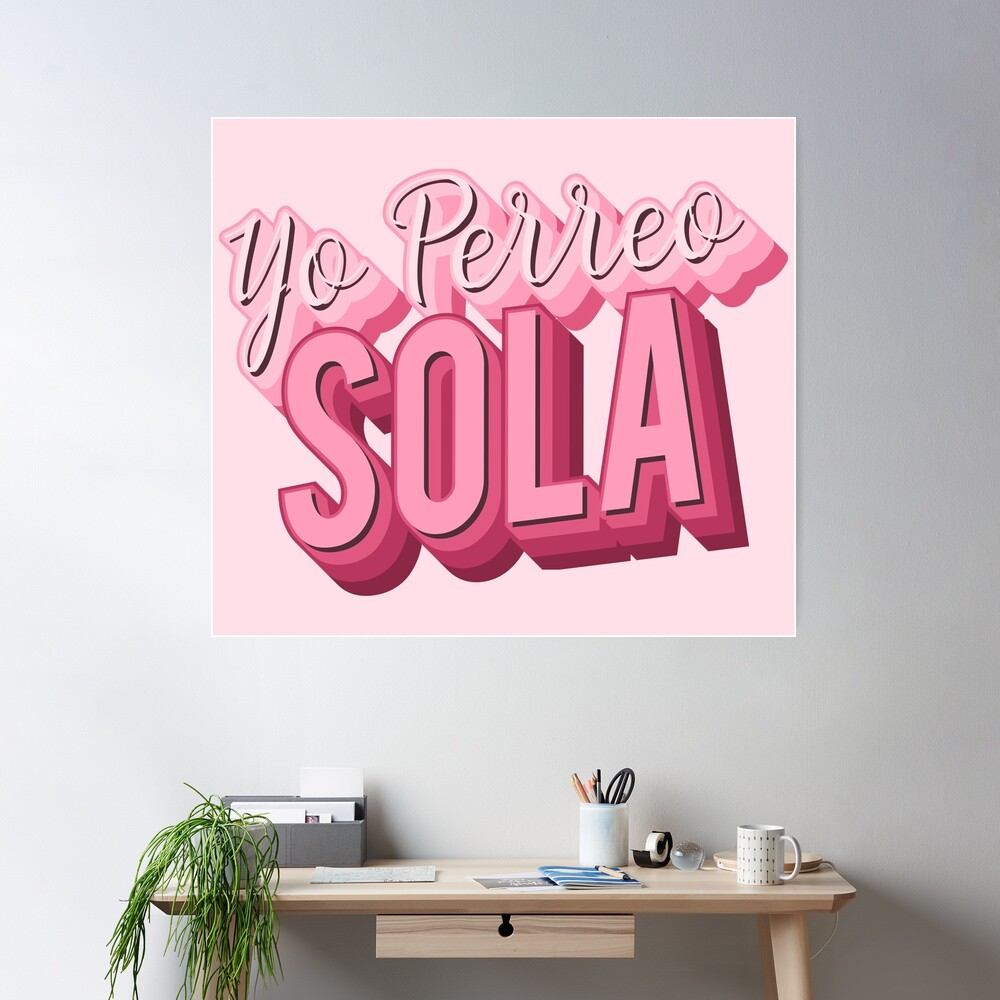 Póster for Sale con la obra «Yo perreo sola texto en rosa» de enriquepma |  Redbubble