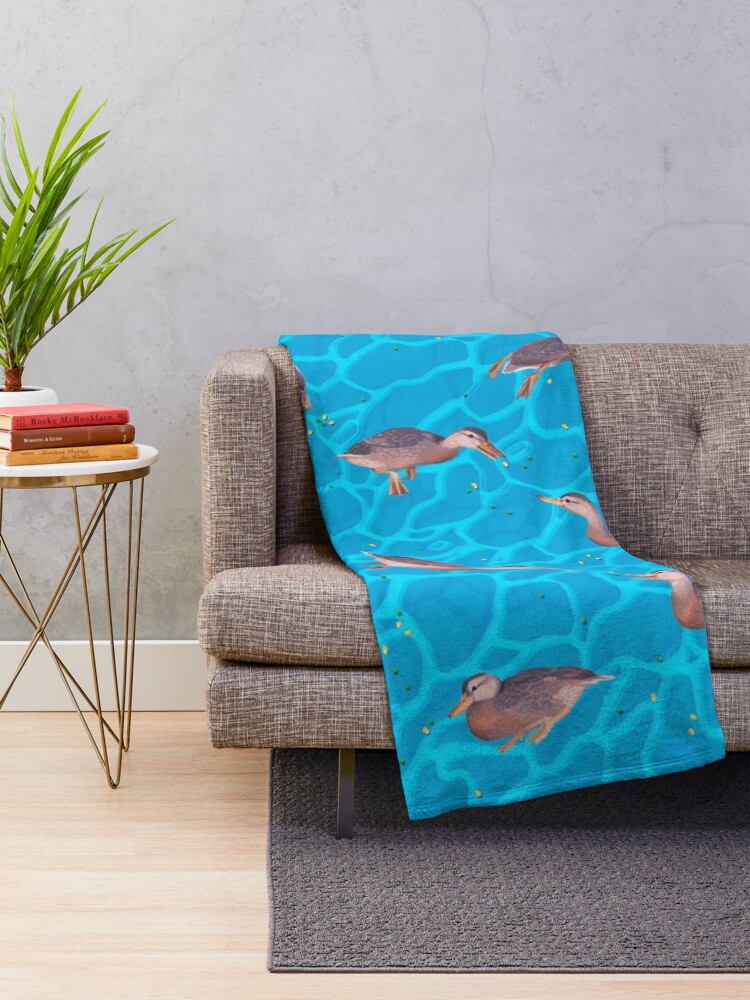 Imagen 2 de 6, Manta con la obra ¡A los patos les encantan los guisantes y el maíz!, diseñada y vendida por Sabtastic.