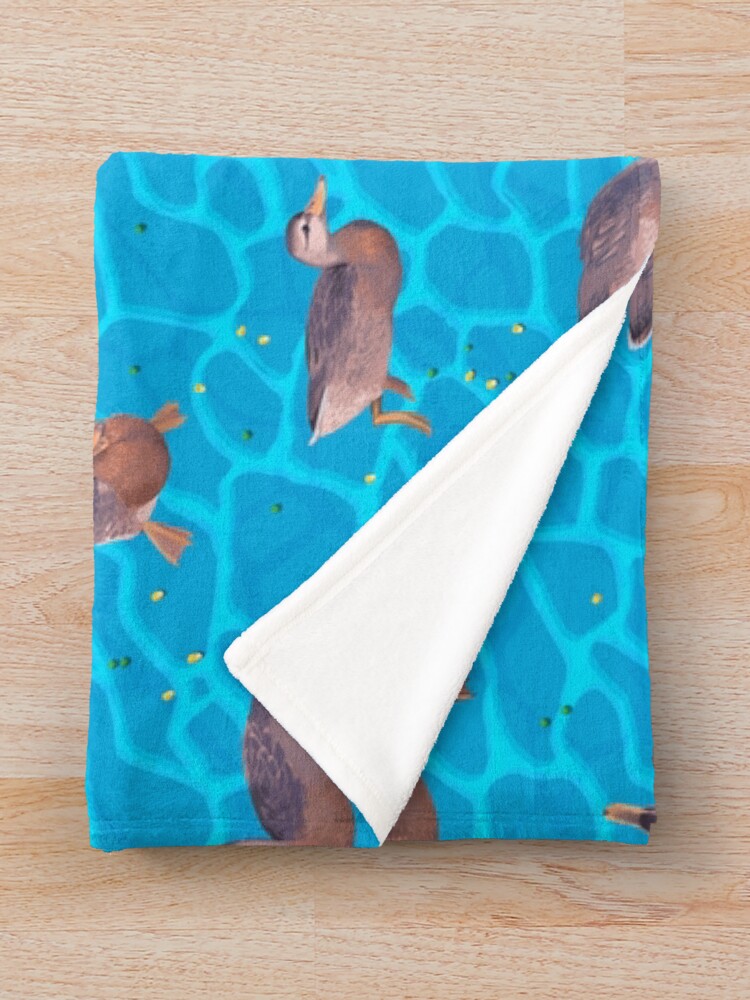 Imagen 3 de 6, Manta con la obra ¡A los patos les encantan los guisantes y el maíz!, diseñada y vendida por Sabtastic.