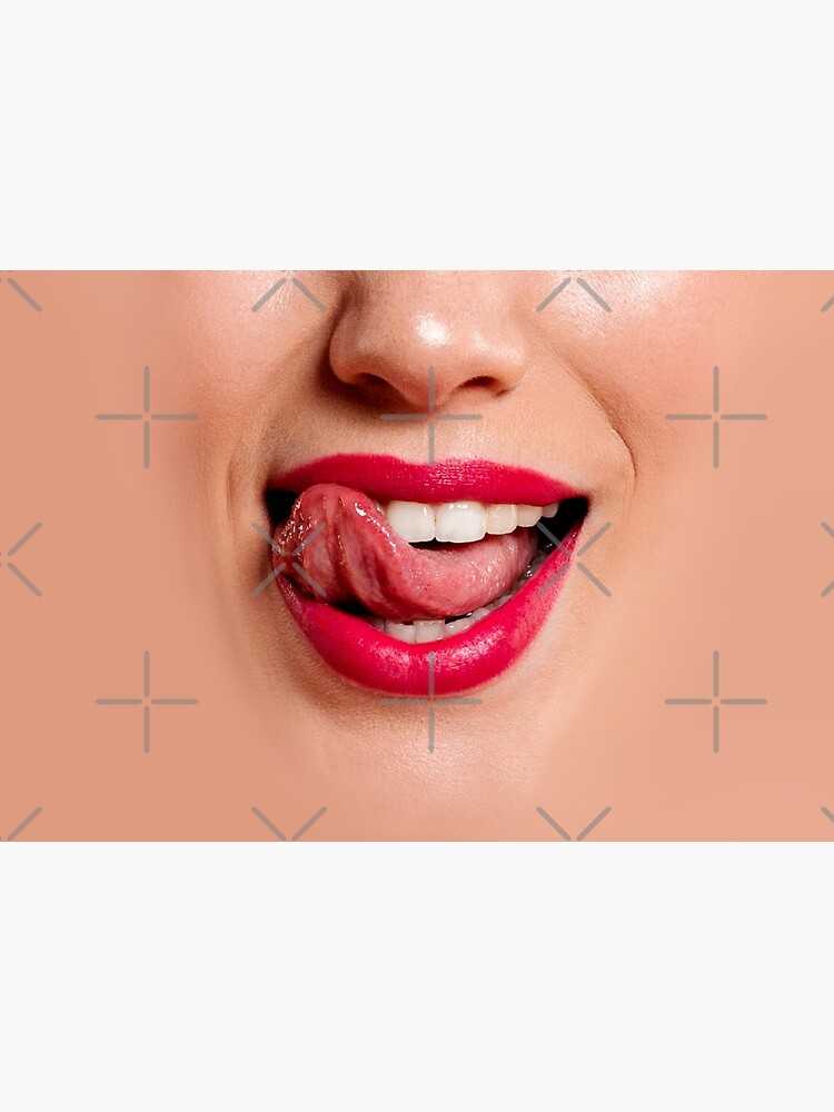 Masque for Sale avec l'œuvre « Vrai masque visage sexy lèvres rouges femme  » de l'artiste munizz
