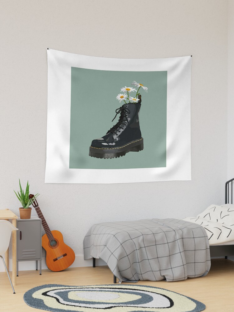 Recuerdo Delegar mucho Tela decorativa «Bota Dr. Martens con flores» de PaintPsd | Redbubble