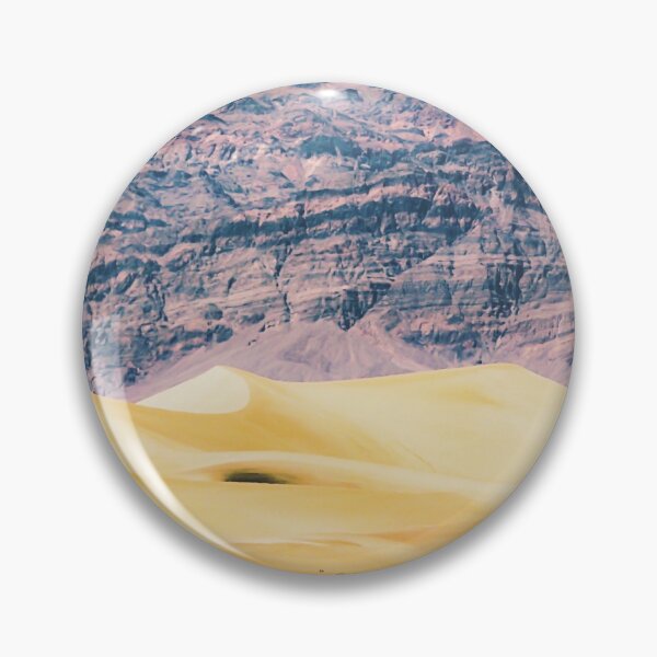 Artikelvorschau, Sandwüste mit Gebirgshintergrund am Death Valley Nationalpark, USA entworfen und verkauft von Mrvell.