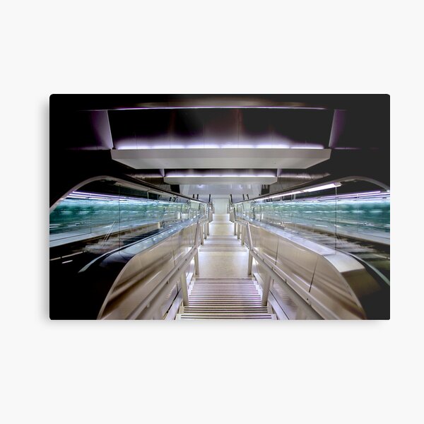 Aperçu de l'œuvre Airport Passageway créée et vendue par Bill Wetmore.