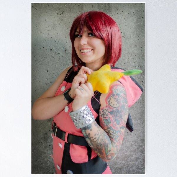 Vista previa del artículo con la obra «Kingdom Hearts 3 Kairi», diseñado y vendido por APPCPrintShop.