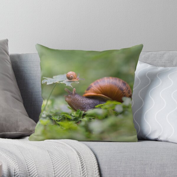 The snail whose kid climbed over everything Throw Pillow