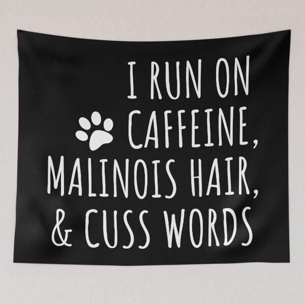 Artikelvorschau, Ich laufe mit Malinois Haaren, Kaffee und Schimpfwörtern entworfen und verkauft von good vibes clothing.