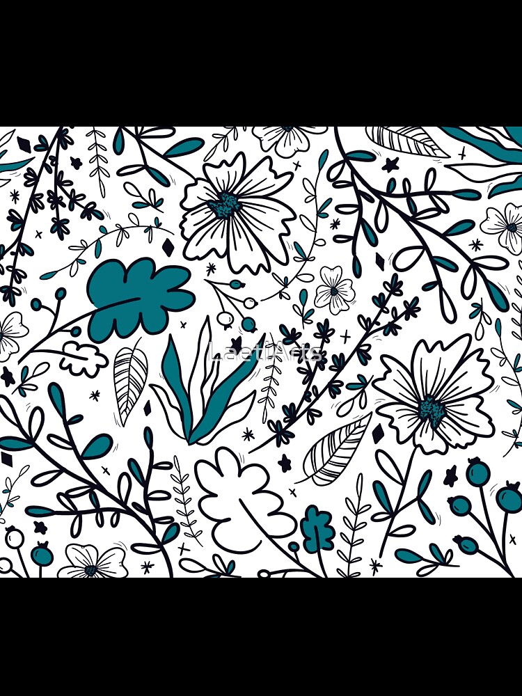 Aperçu 7 sur 7. T-shirt oversize avec l'œuvre Vieux vert fleurs paterne by Laeti Arts créée et vendue par LaetiArts.