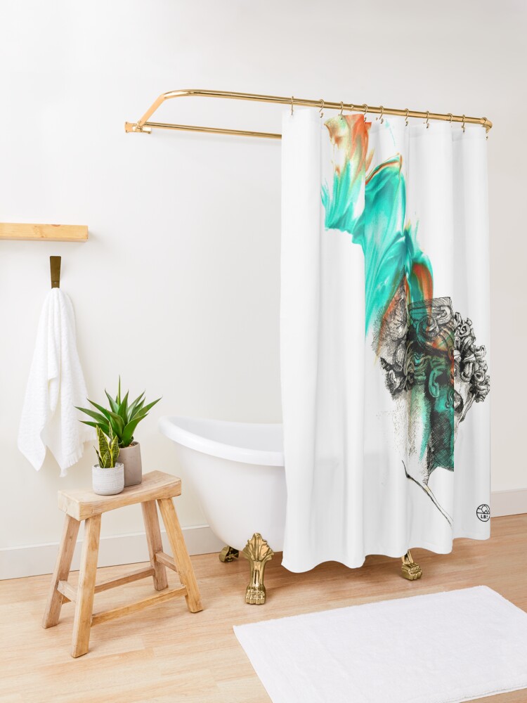 Aperçu 3 sur 5. Rideau de douche avec l'œuvre Perseus créée et vendue par LoicBrDesign.