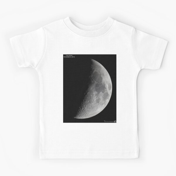 Quarter moon or half moon?  People sometimes look up and say: "Is that a half moon in the sky?"  Kids T-Shirt