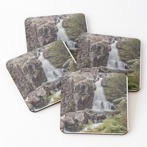 Artikelvorschau, Wasserfall von Stickle Tarn in Great Langdale, Ambleside Großbritannien England Lake District Geschenk entworfen und verkauft von skyfilming.