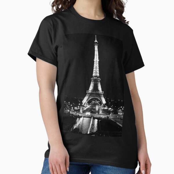 Aperçu de l'œuvre Tour Eiffel Paris la nuit noir et blanc créée et vendue par SafariByMarisa.