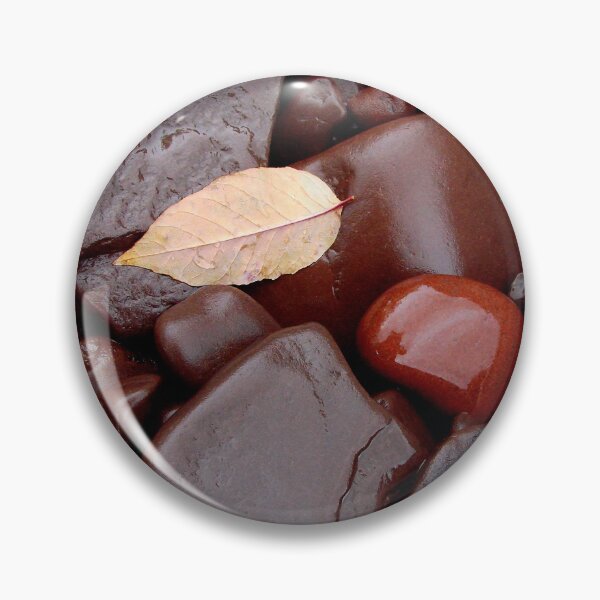 Artikelvorschau, Leaf and wet rocks entworfen und verkauft von J Rier Photography.