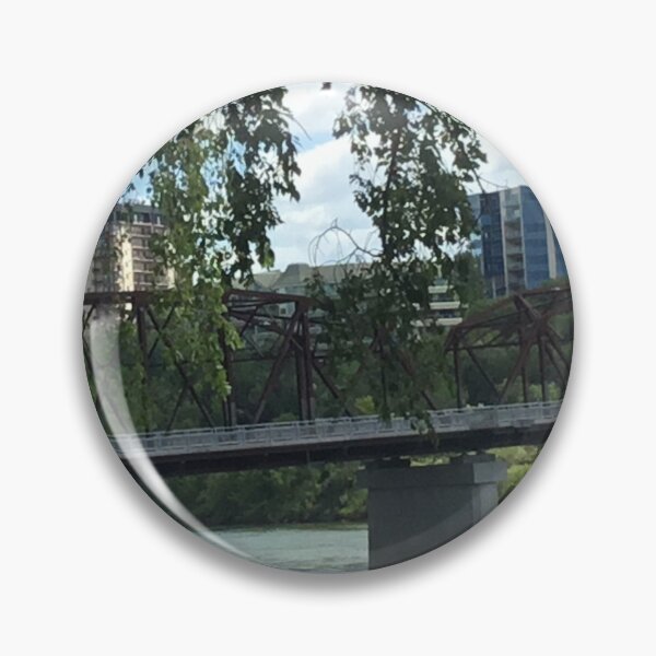 Artikelvorschau, Die Verkehrsbrücke in Saskatoon SK entworfen und verkauft von Zandria Kajewski.